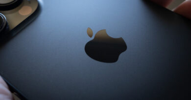 Apple’s Foldable iPhone May Be In Short Supply After It Launches